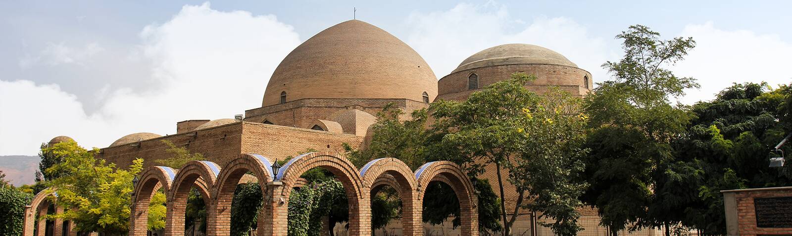 مسجدی به رنگ آسمان و دریا